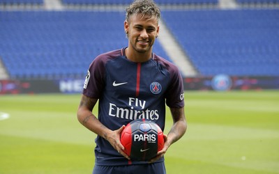 利来快讯-乌克兰队更衣室神秘战术板