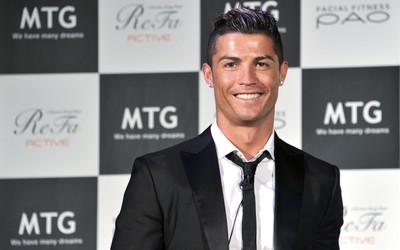 利来快讯-克瓦拉茨赫利亚参加慈善活动暖人心