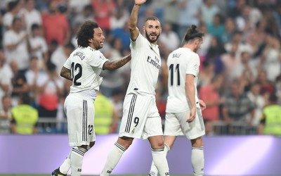 利来焦点-加布里埃尔与球迷合影亲和力十足